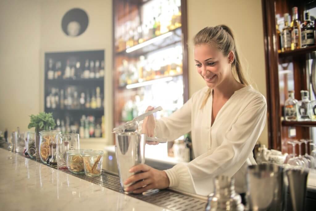 Barfrau als Beispiel für Personalbereitstellung durch pi-jobs